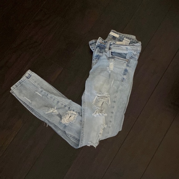 eunina Denim - Cute distressed jeans